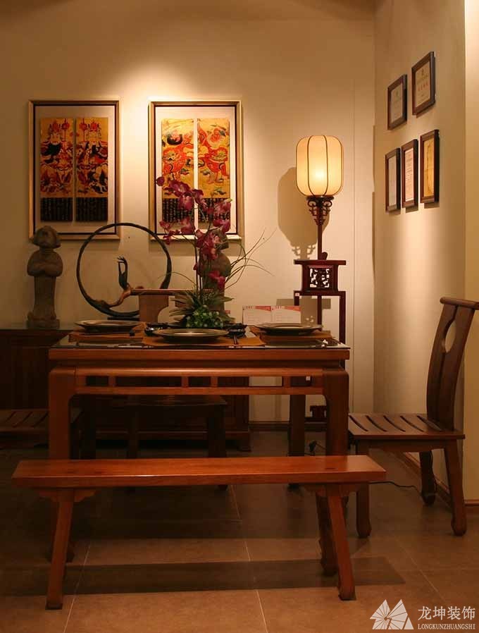 中式典雅復古60平米一居室餐廳背景墻裝修效果圖
