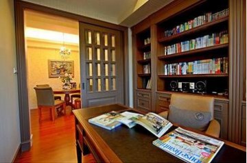 暖黃溫馨田園風格90平米二居室書房背景墻裝修效果圖